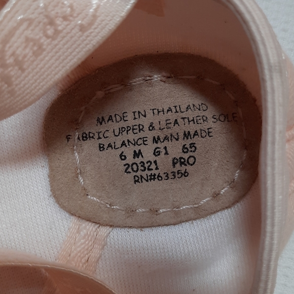 Child Capezio Sculpture ll Canvas Ballet Shoe - Picture 5 of 7